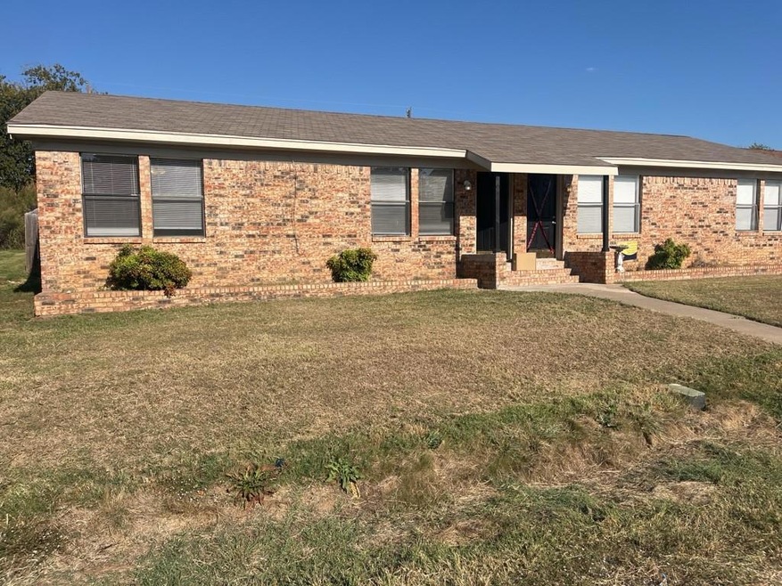 942 Meadowlark Cir unit 940, Granbury, TX 76049 - photo 1