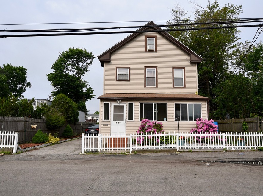 688 Canterbury St, Roslindale, MA 02131 - photo 1