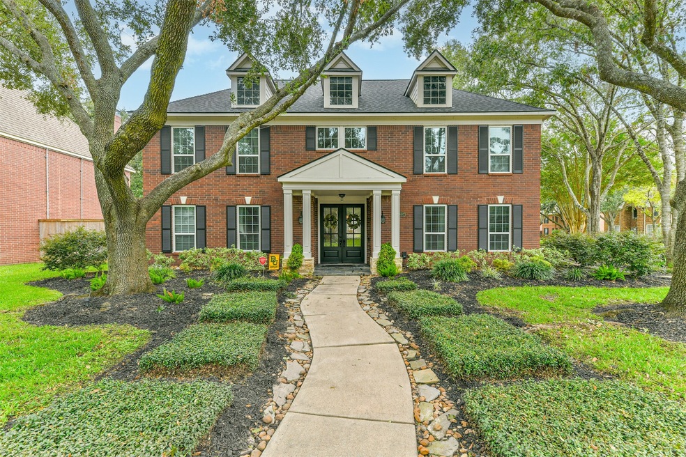 1807 Lakeside Ln, Friendswood, TX 77546 - photo 1