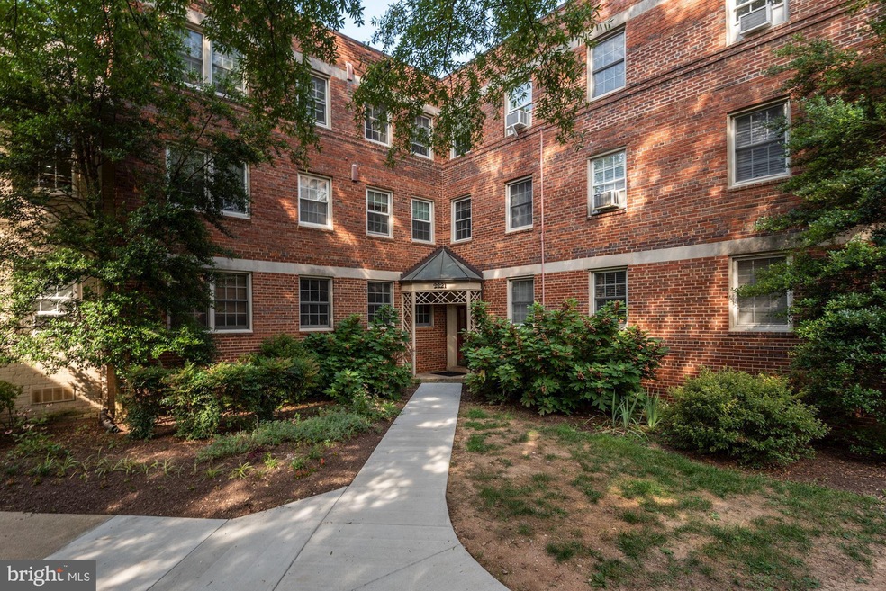 2221 Washington Ave unit 103, Silver Spring, MD 20910 - photo 1