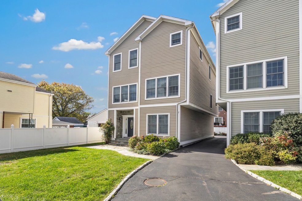 70 Dora St unit 1, Stamford, CT 06902 - photo 1