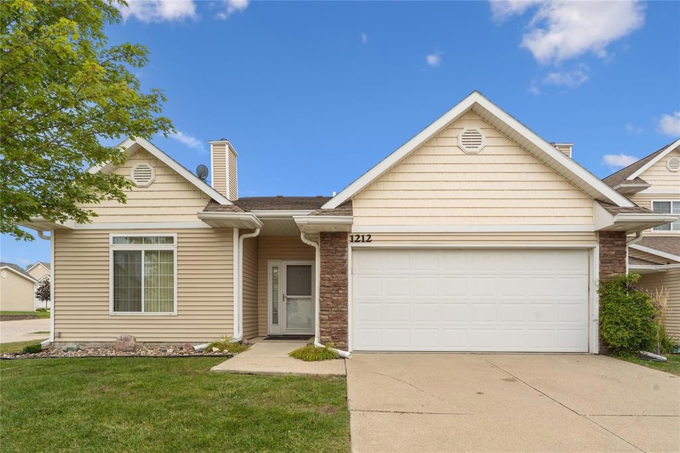 1212 SE Birch Ln, Ankeny, IA 50021 - photo 1