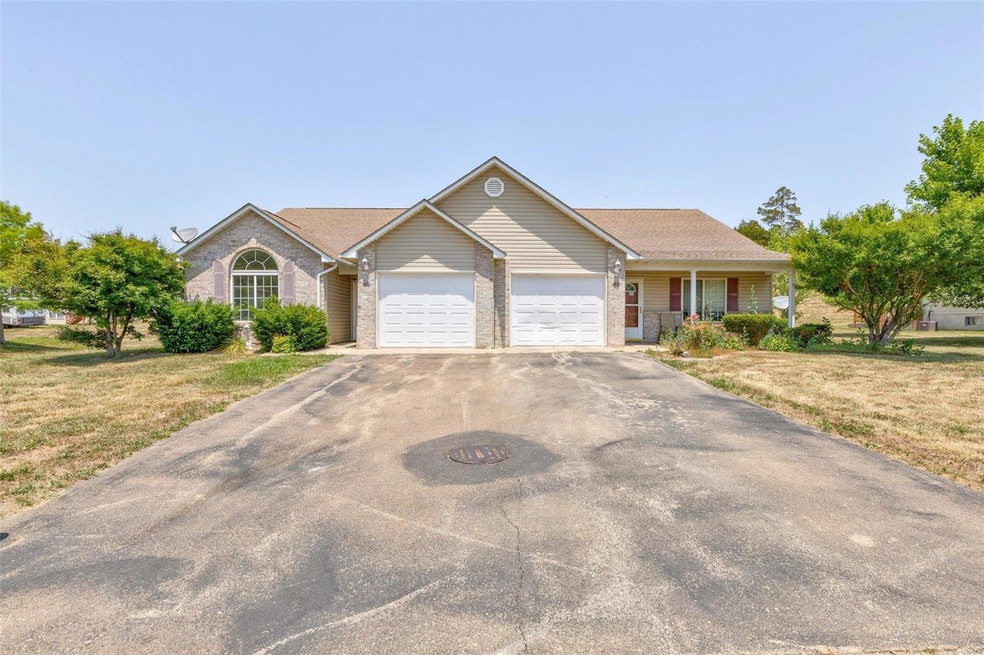 1819 Oak Knoll Dr, Farmington, MO 63640 - photo 1