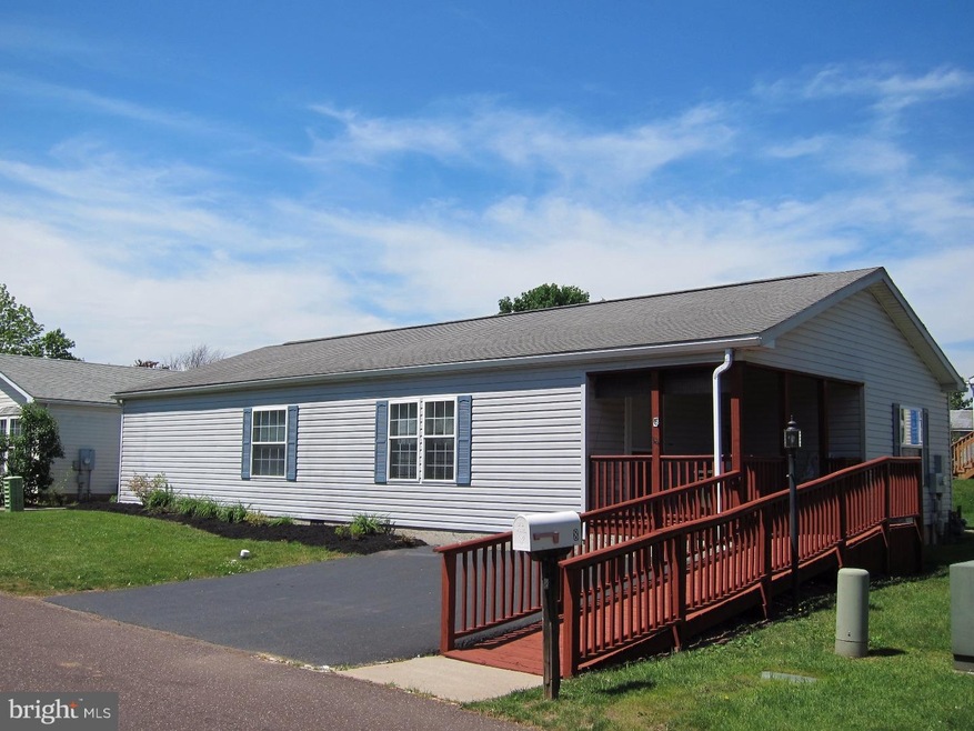 8 Adams Dr, Royersford, PA 19468 - photo 1