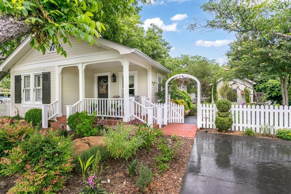 406 Fulton St, Fredericksburg, TX 78624 - photo 1