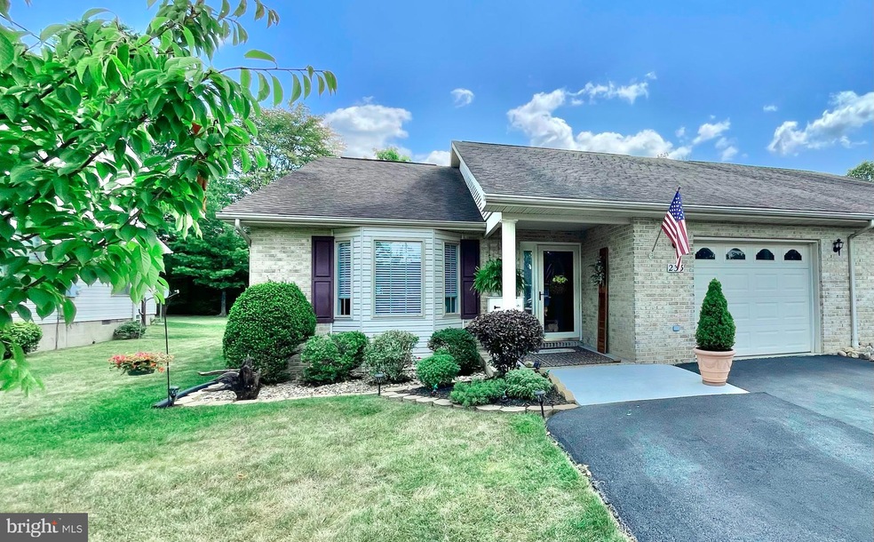 233 Miller Dr, Strasburg, VA 22657 - photo 1