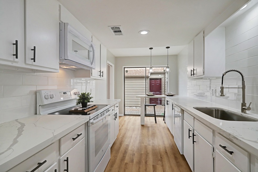 1069 Country Place Dr unit 1069, Houston, TX 77079 - photo 1