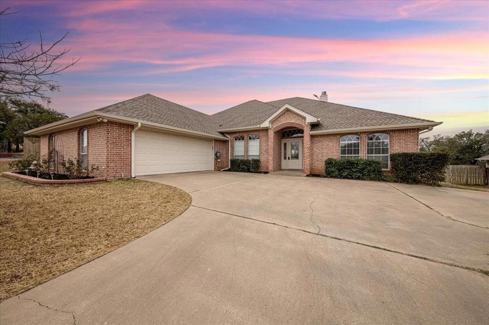 305 Aqua Vista Dr, Granbury, TX 76049 - photo 1