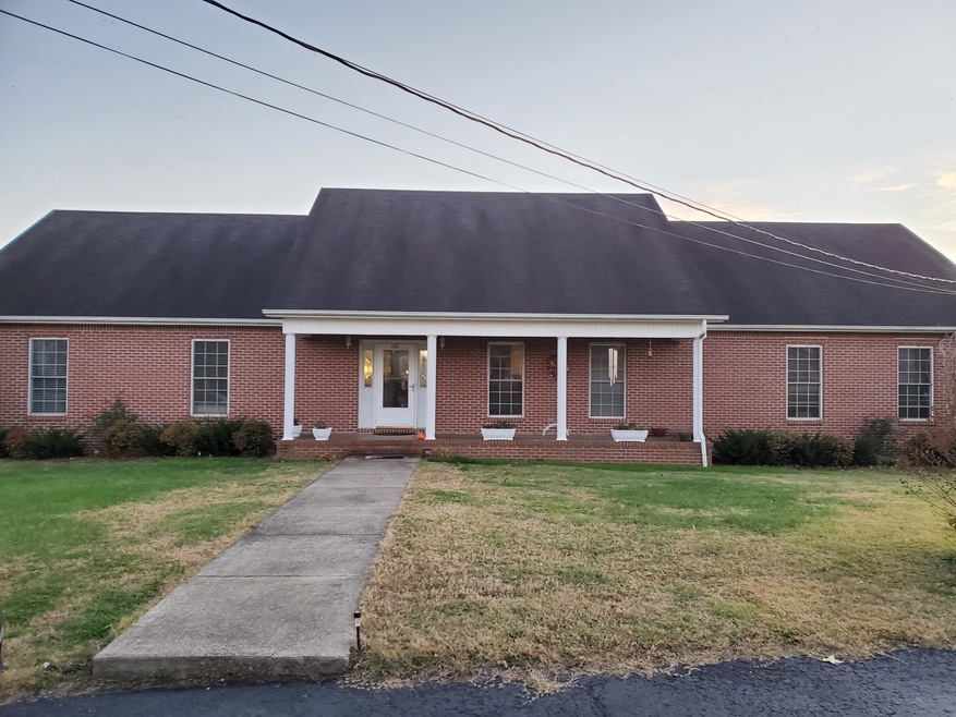 601 Foxhall Dr, Shelbyville, TN 37160 - photo 1