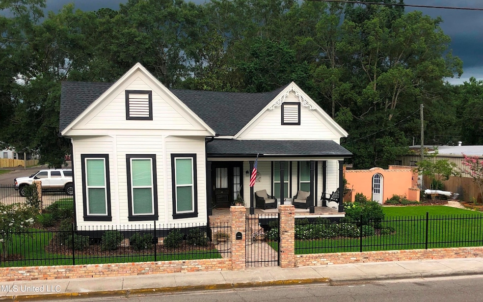 220 Curran 2, Main photo for Oct 2024 li