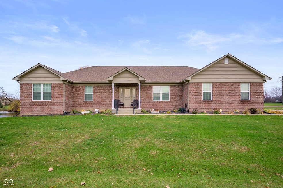 5026 W Stonehaven Ln, New Palestine, IN 46163 - photo 1