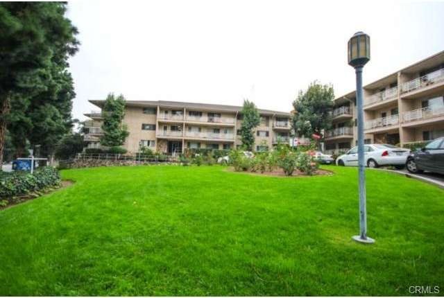 Lovely Whittier complex. 