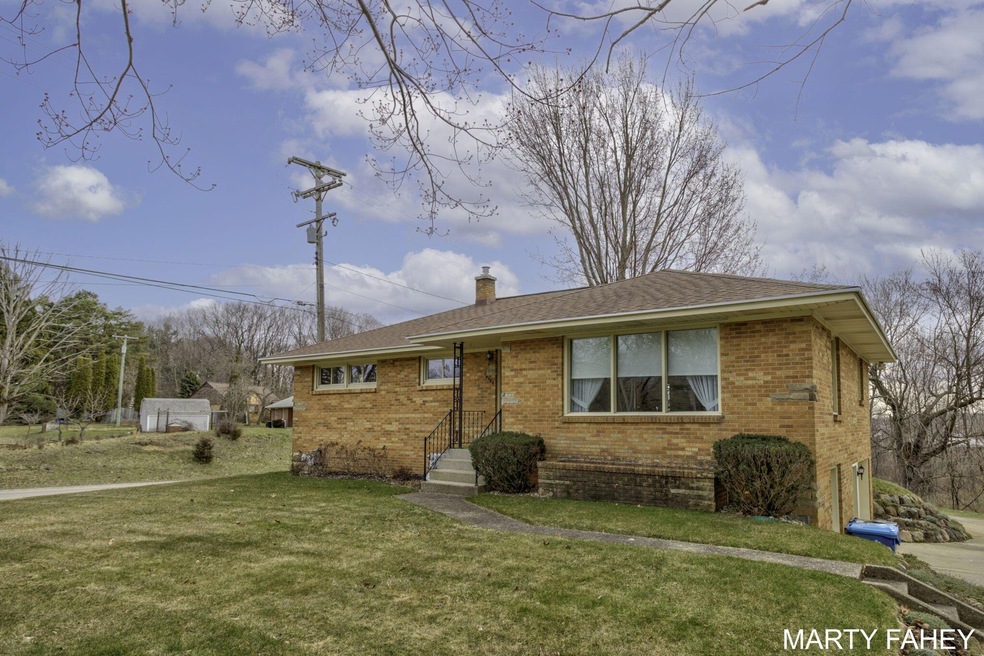 4-web-or-mls-14388-lakeshore-ave