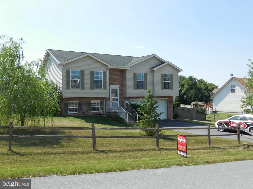 1446 Mallard Dr E, Chambersburg, PA 17202 - photo 1