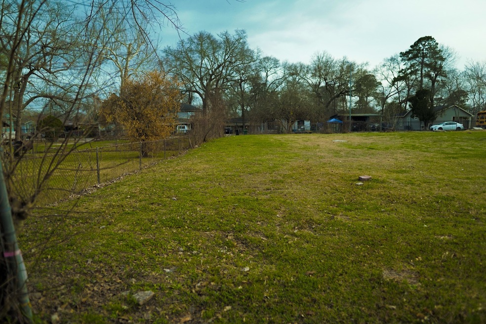 2416 E Crosstimbers St, Houston, TX 77093 - photo 1