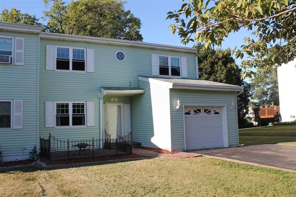 19 Fieldstone Blvd, Wappingers Falls, NY 12590 - photo 1