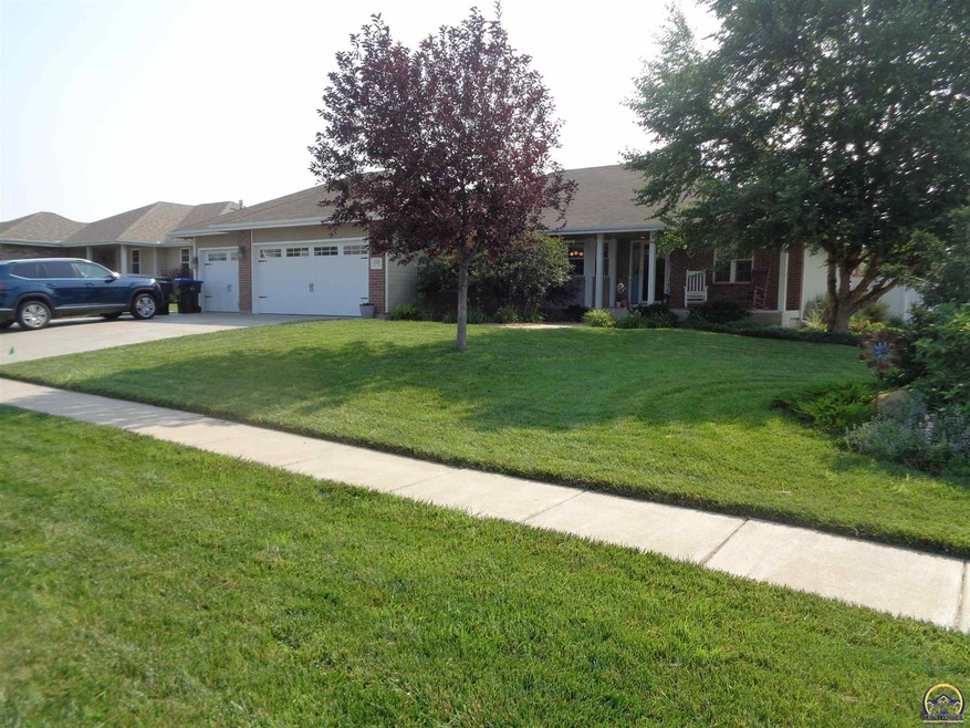 4524 SW Misty Harbor Dr, Topeka, KS 66610 - photo 1