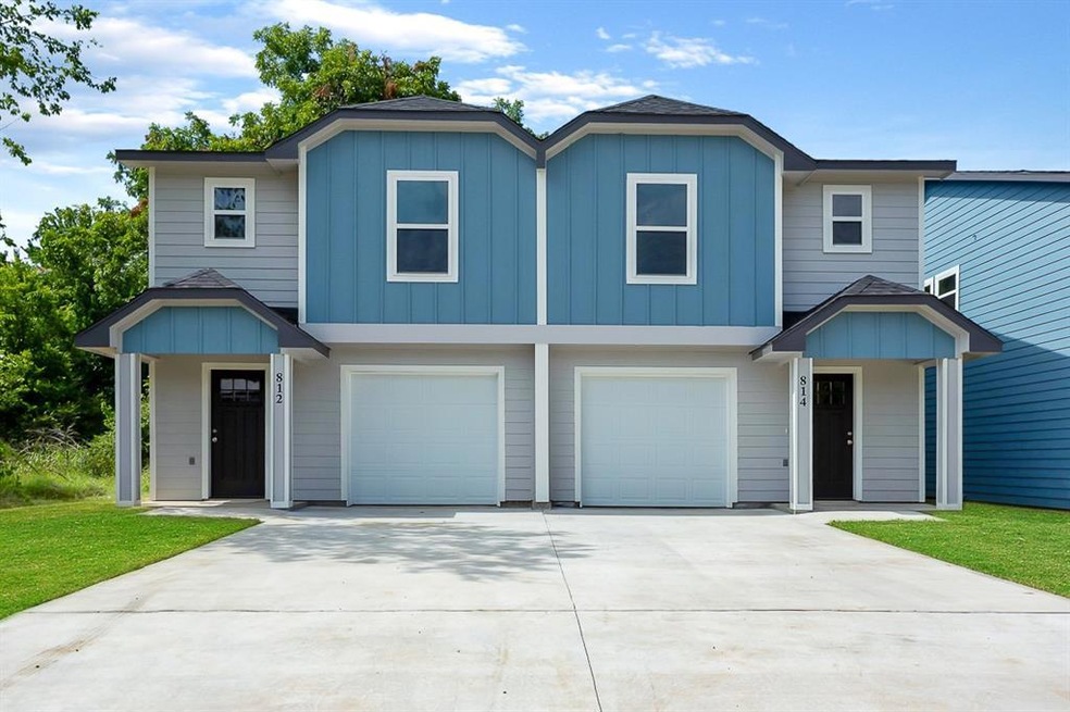 812 W Walker St, Denison, TX 75020 - photo 1