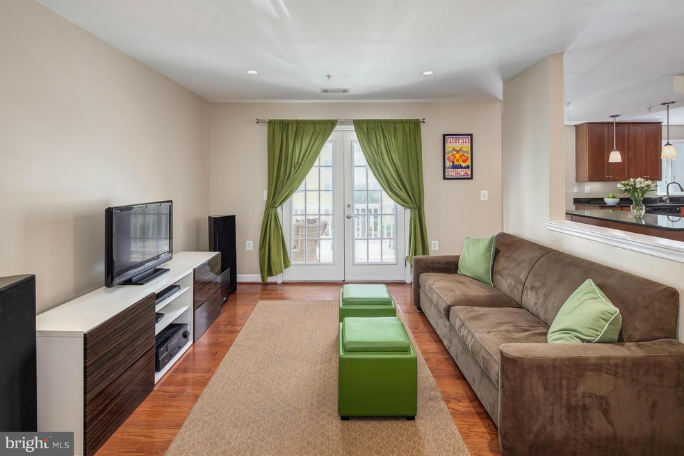 4151 S Four Mile Run Dr unit 404, Arlington, VA 22204 - photo 1