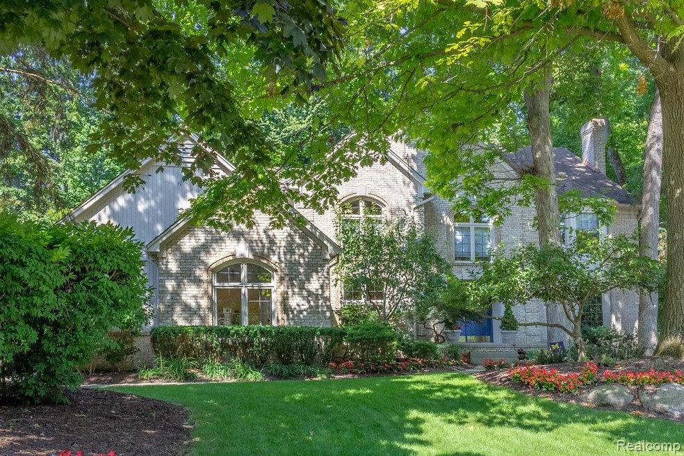 1627 Wakefield Ct, Rochester Hills, MI 48306 - photo 1