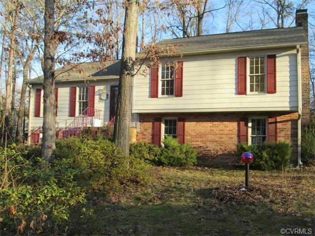 Large front yard on quiet cul-de-sac