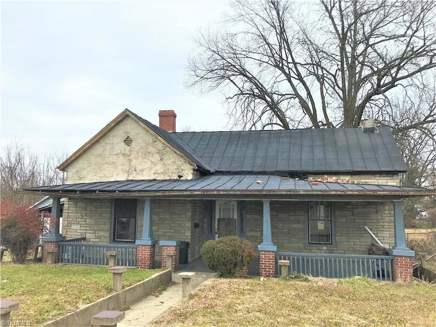 413 NE Market St, Reidsville, NC 27320 - photo 1