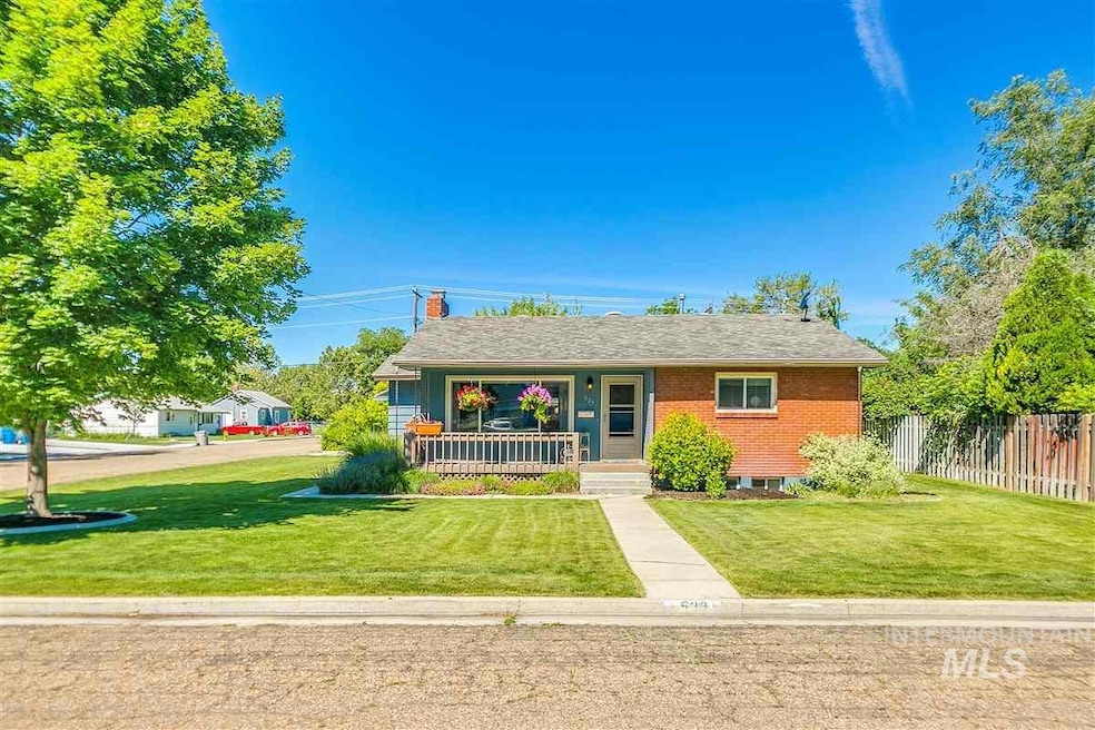 523 S Elder St, Nampa, ID 83686 - photo 1