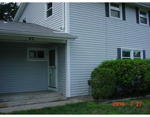 42 Woodbridge Rd unit 42, Chicopee, MA 01022 - photo 1