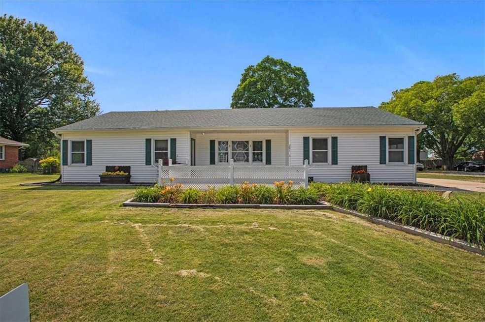 201 S Harrison St, Spring Hill, KS 66083 - photo 1