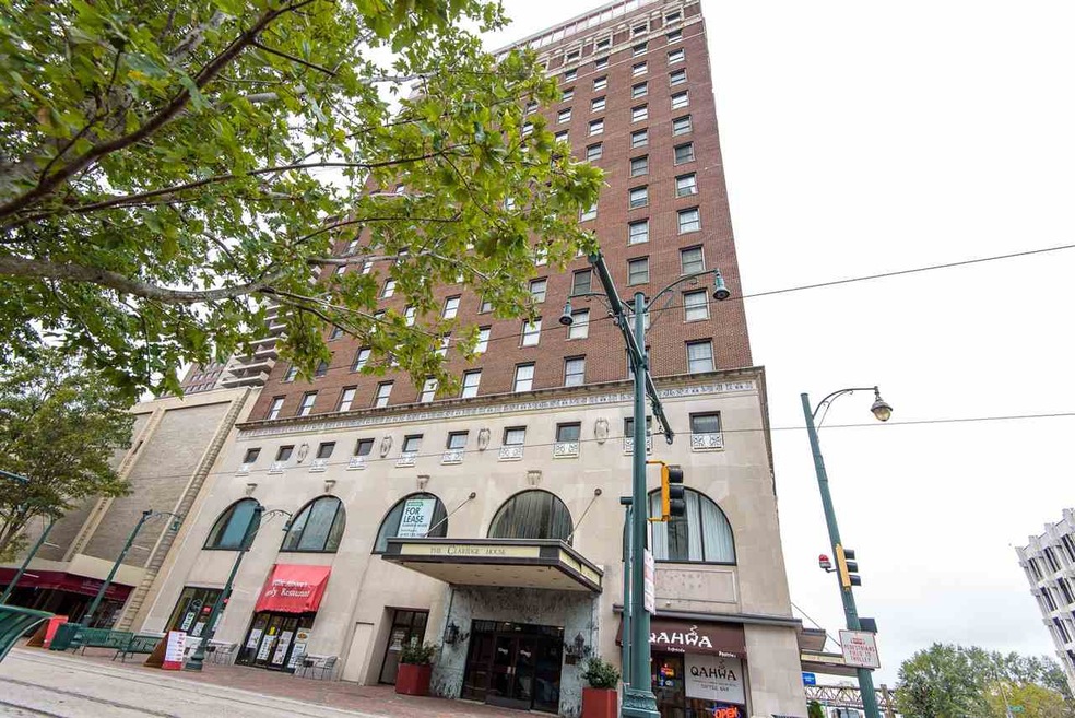 Welcome to the Claridge House Condo's! This condo 