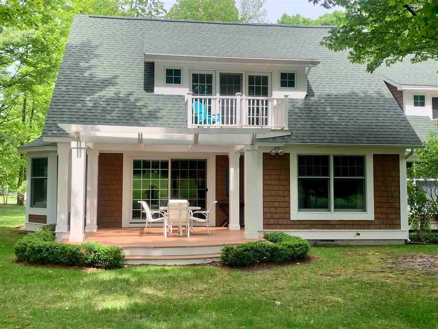 Well maintained patio facing the golf course.