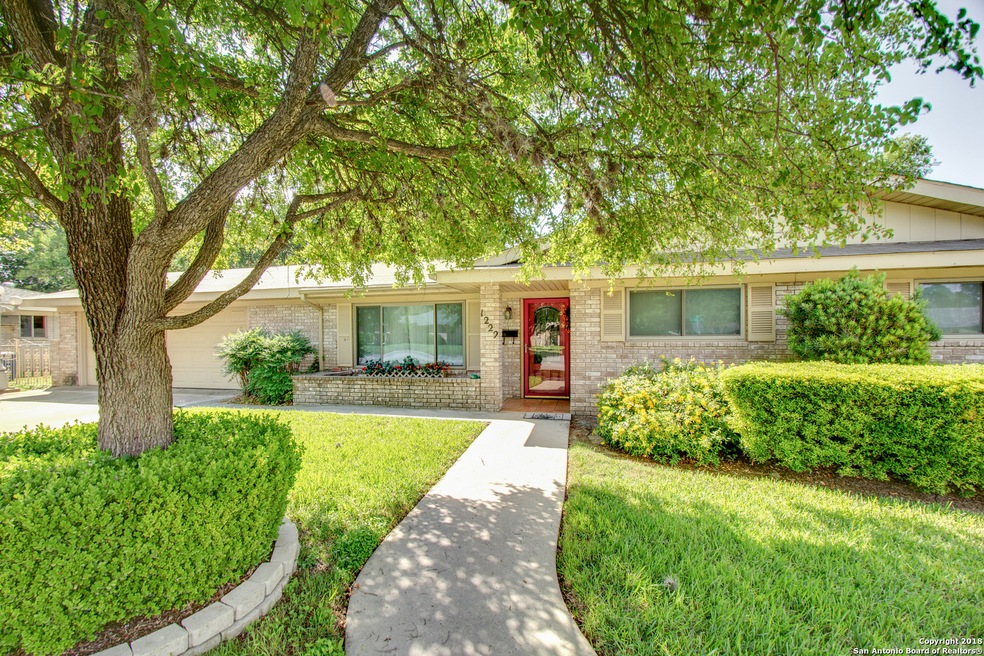 1222 E Common St, New Braunfels, TX 78130 - photo 1