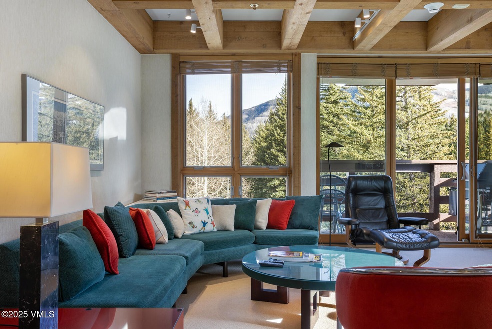 Treetops 6A living-view