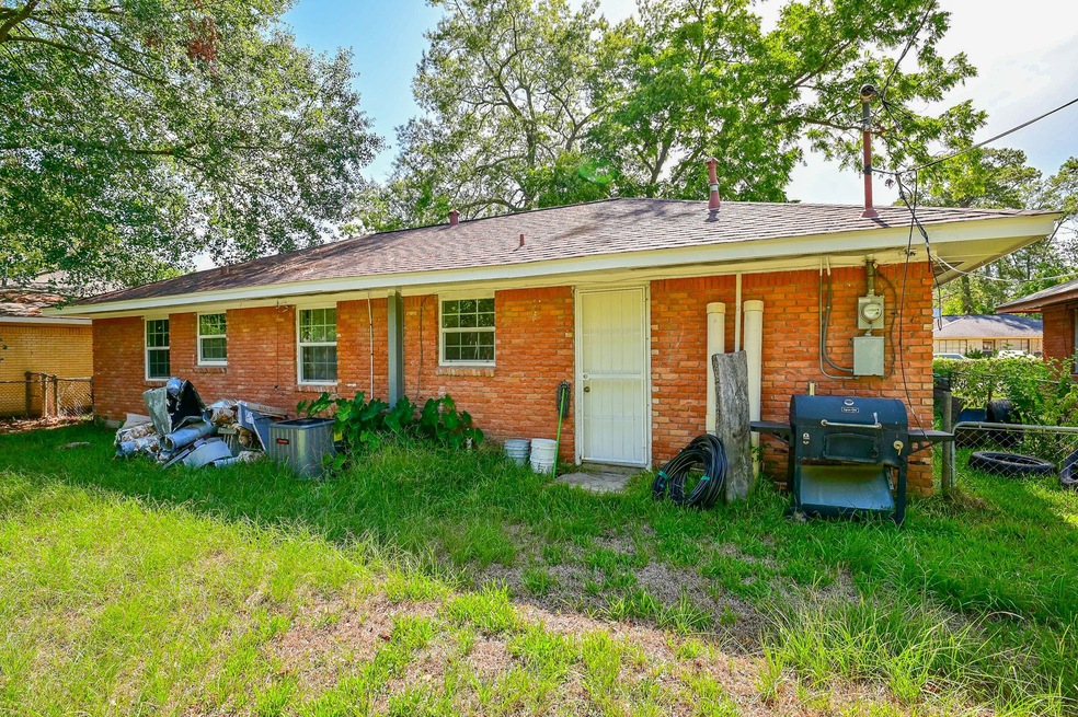 10522 Castleton St, Houston, TX 77016 - photo 1