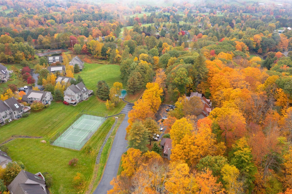 90 Kingfisher Rd unit 2A, Quechee, VT 05059 - photo 1