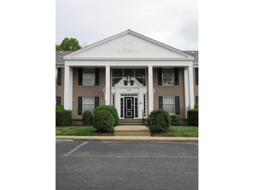 202 University Pkwy unit 3E, Johnson City, TN 37604 - photo 1