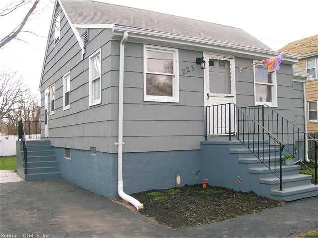 223 Roosevelt Ave, Stratford, CT 06615 - photo 1