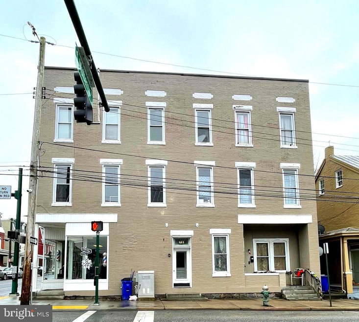 143 E Antietam St unit 2, Hagerstown, MD 21740 - photo 1