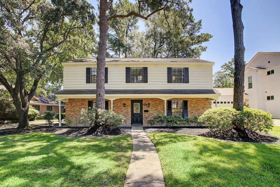 826 W Forest Dr, Houston, TX 77079 - photo 1