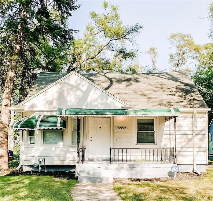 18550 Pierson St, Detroit, MI 48219 - photo 1