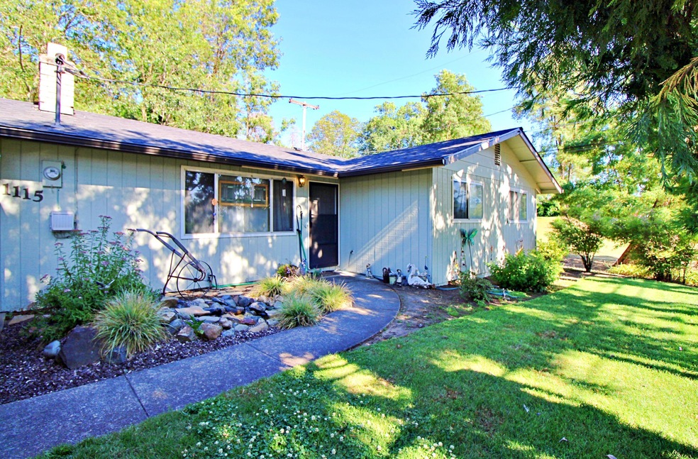 1115 NE Beacon Dr, Grants Pass, OR 97526 - photo 1