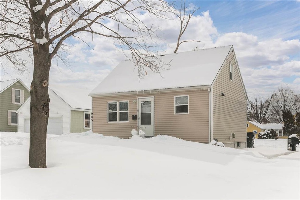 925 20th Ave SW, Cedar Rapids, IA 52404 - photo 1