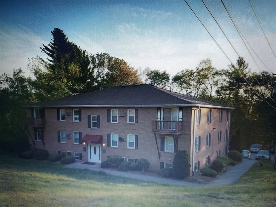 297 Ashland Ave unit 20, Southbridge, MA 01550 - photo 1