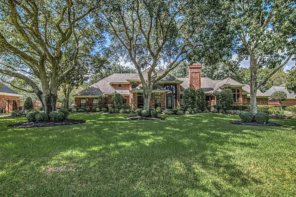 1905 Carriage Creek Ln, Friendswood, TX 77546 - photo 1