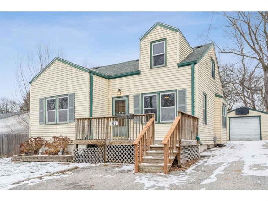 915 Leach Ave, Des Moines, IA 50315 - photo 1