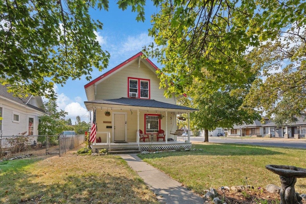 2633 N Stevens St, Spokane, WA 99205 - photo 1