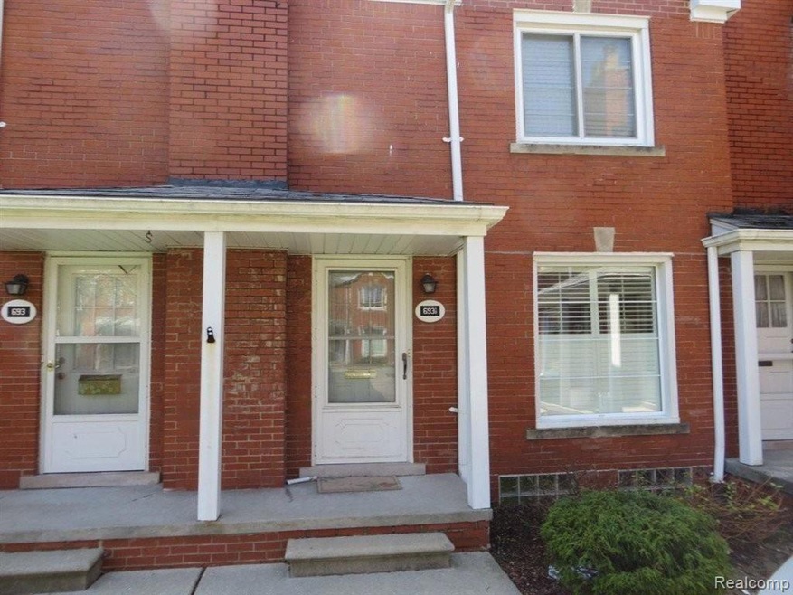 693 Saint Clair St unit 693, Grosse Pointe, MI 48230 - photo 1