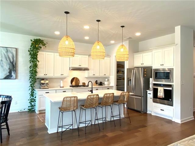 Beautiful white farmhouse kitchen!