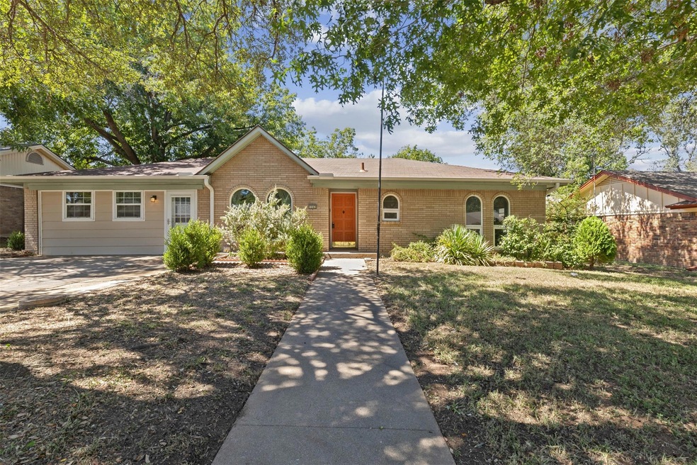 1202 Hemphill Dr, Cleburne, TX 76033 - photo 1