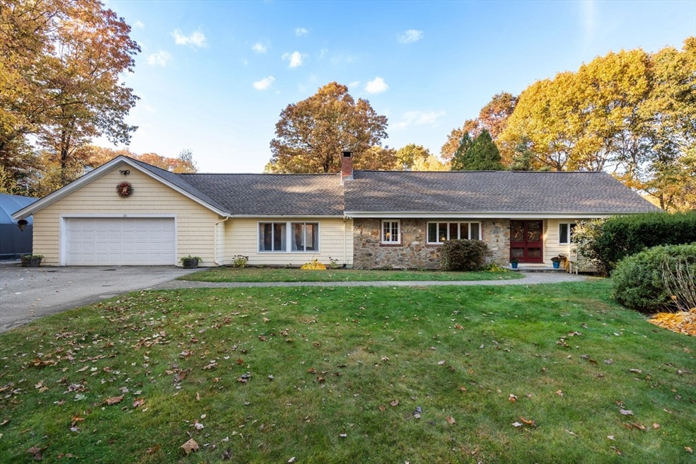 21 Acorn Dr, Uxbridge, MA 01569 - photo 1